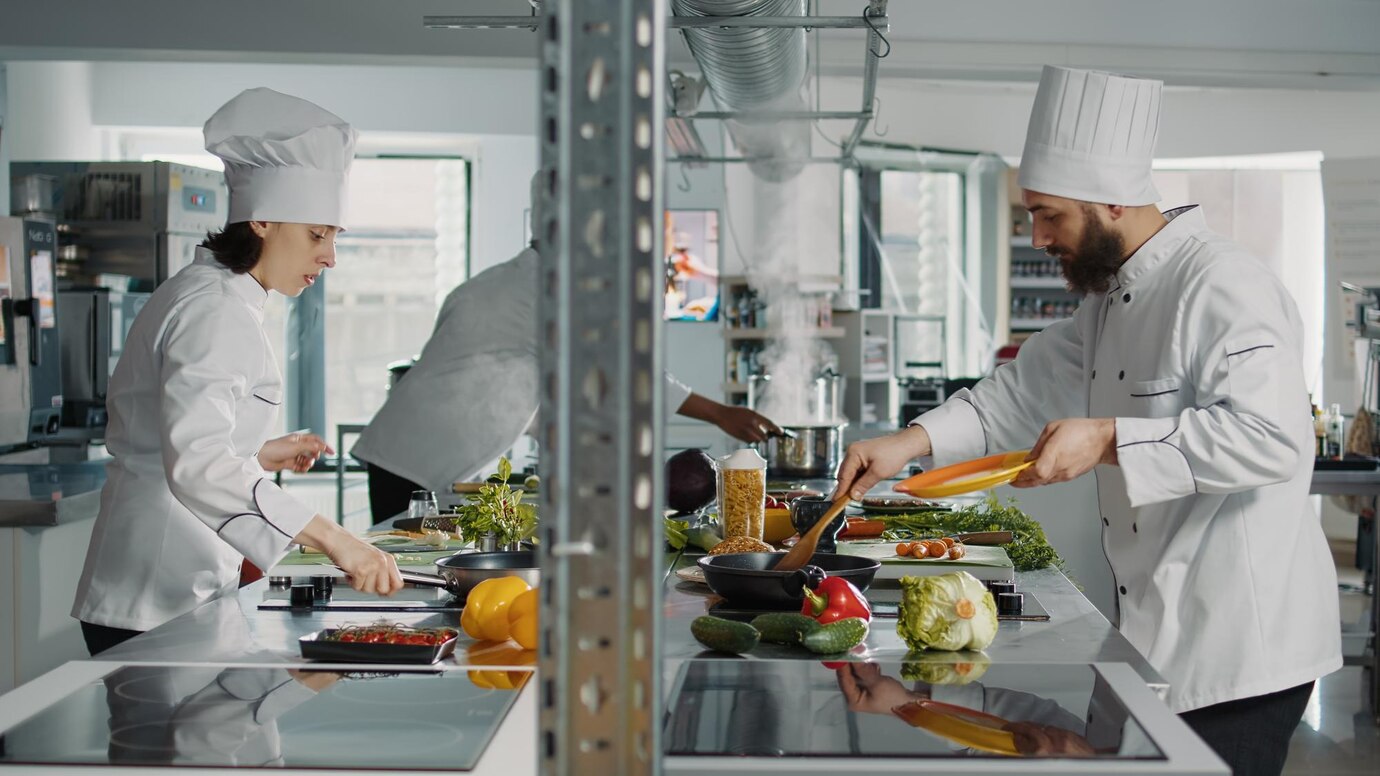 Solutions Ergonomiques Cuisines : Maximiser le Confort et la Productivité en Cuisine Professionnelle 2025